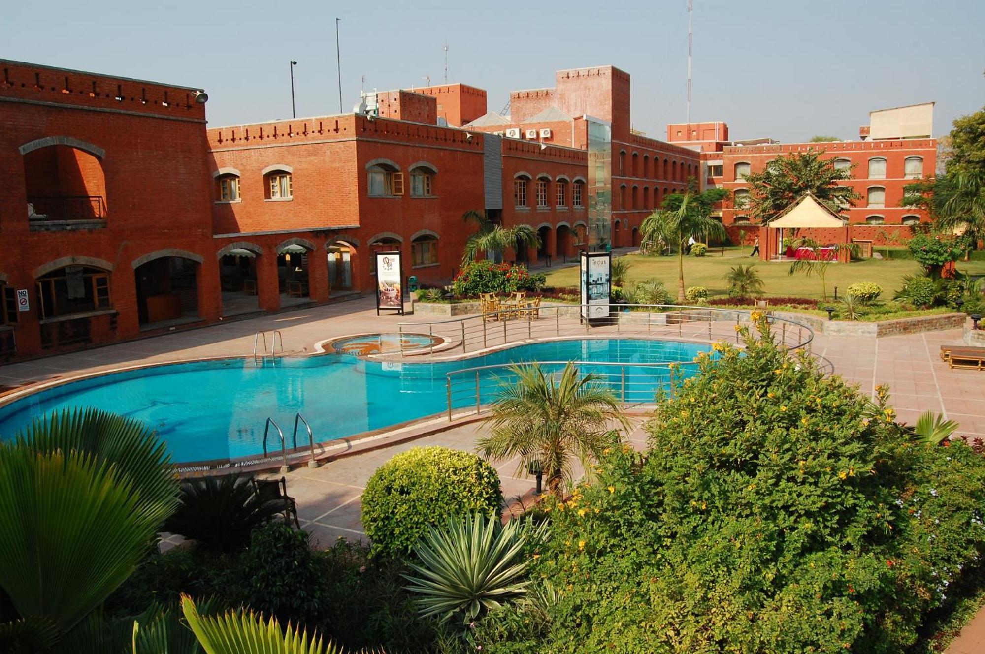 Cambay Sapphire, Gandhinagar Ξενοδοχείο Εξωτερικό φωτογραφία