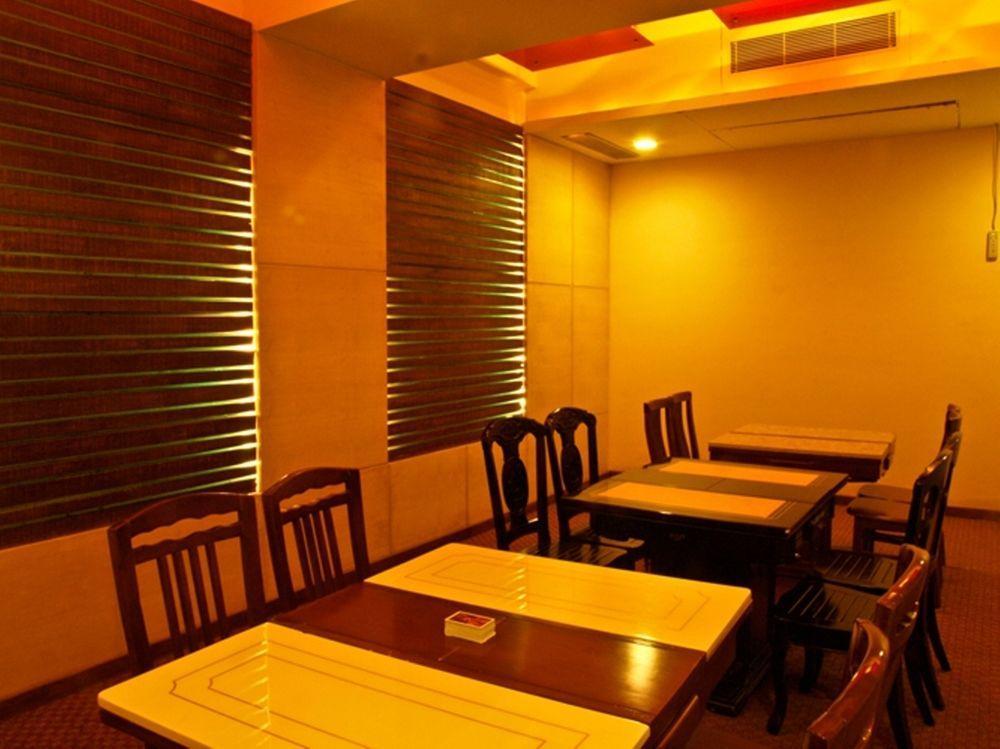 Cambay Sapphire, Gandhinagar Ξενοδοχείο Εστιατόριο φωτογραφία