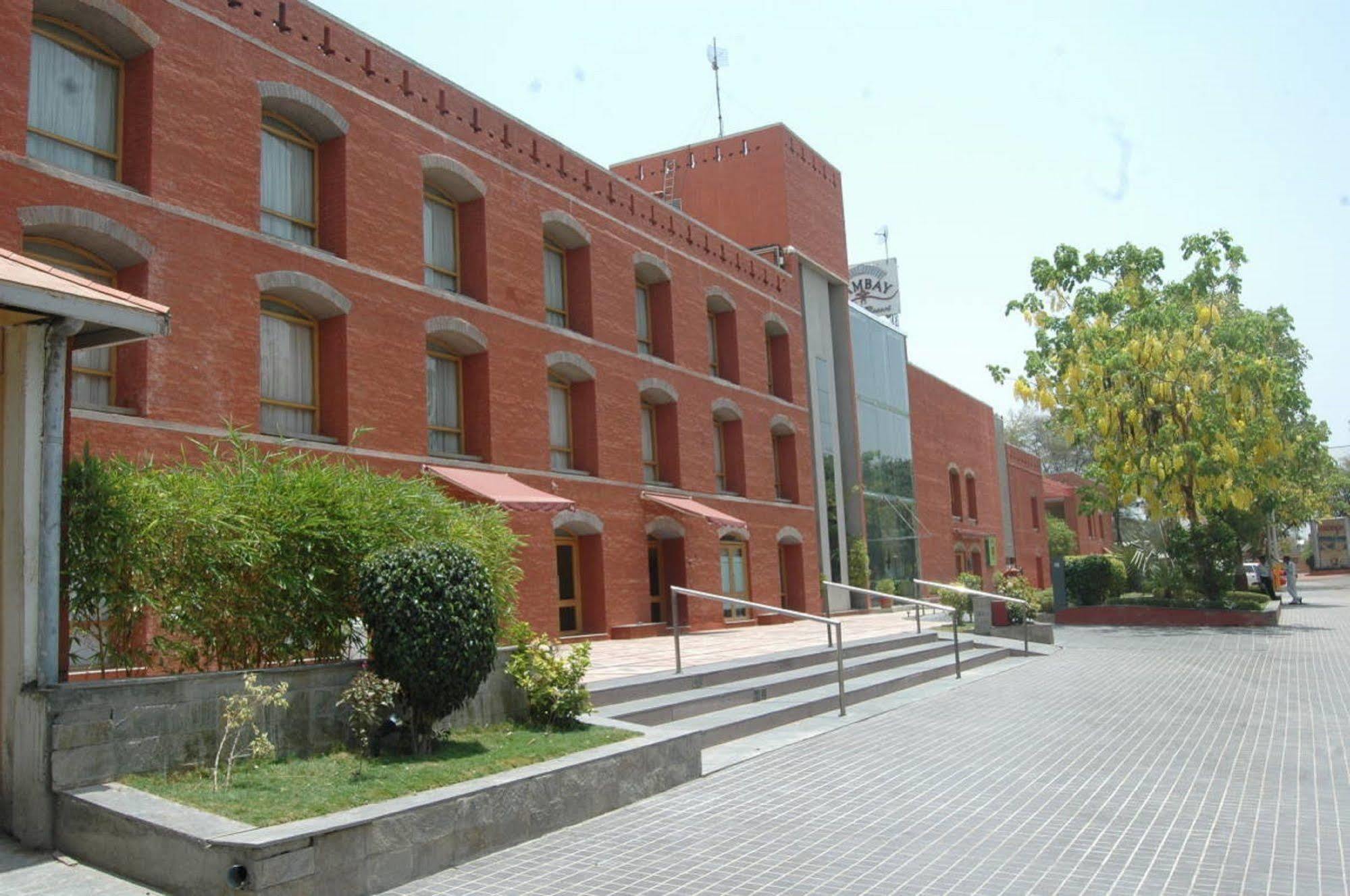 Cambay Sapphire, Gandhinagar Ξενοδοχείο Εξωτερικό φωτογραφία